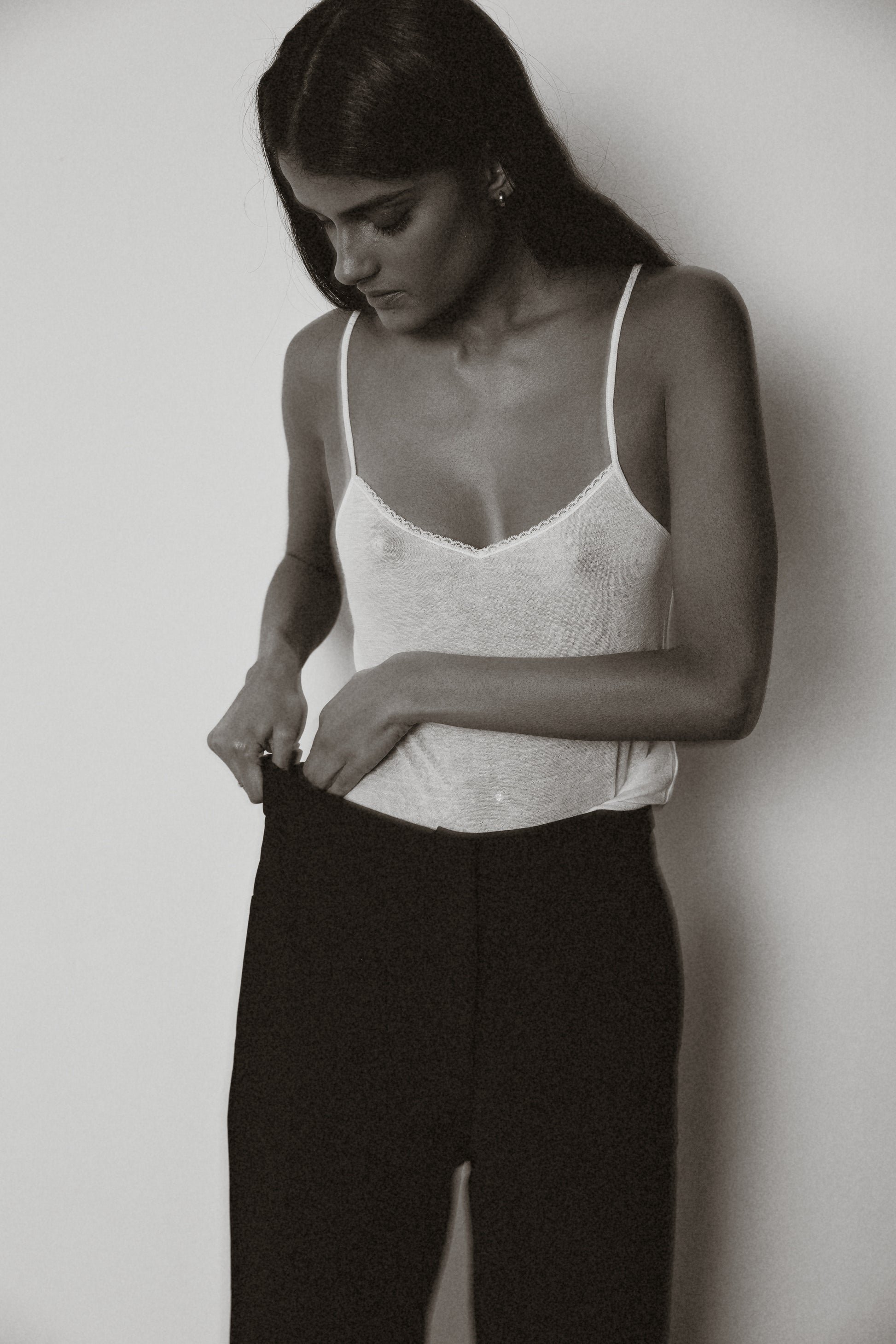Lace trimmed camisole fitted through the body. Made in our favourite soft, light weight cashmere and silk jersey.